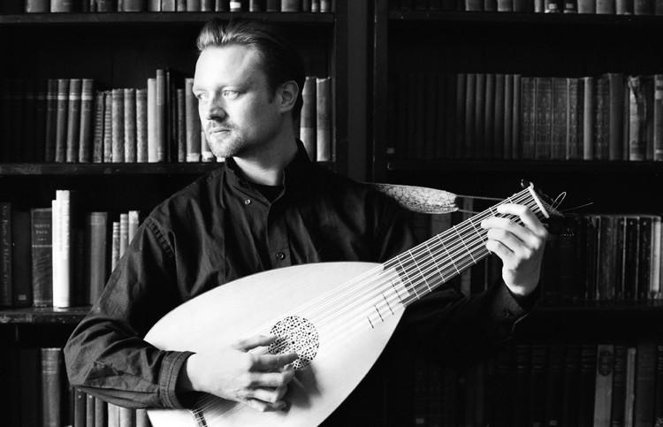 Scottish lutenist and guitarist James Akers is is a lecturer in early plucked strings at the Royal Conservatoire of Scotland.