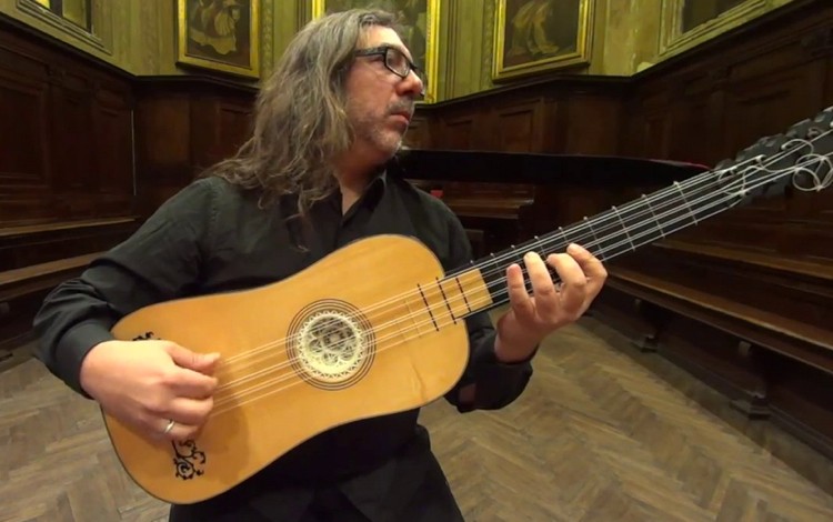 Stefano Maiorana is shown playing a baroque guitar, though he performs on a chitarrone on his new CD.