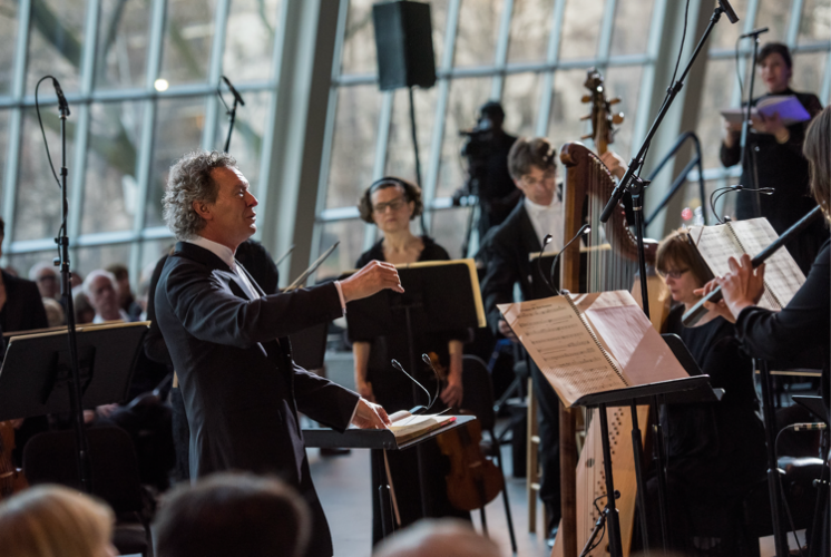 Harry Christophers leads the Handel and Haydn Society in Monteverdi's Vespers of 1610 in the Temple of Dendur at the Metropolitan Museum of Art. (Photo by Stephanie Berger)