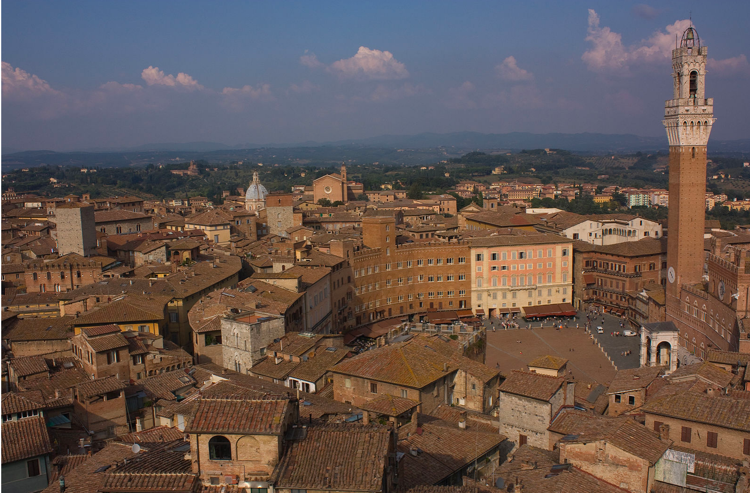 The main place and Mangia Tower in Siena, Italy, where opera flourished in the 17th century. (Photo by Eulenjäger)